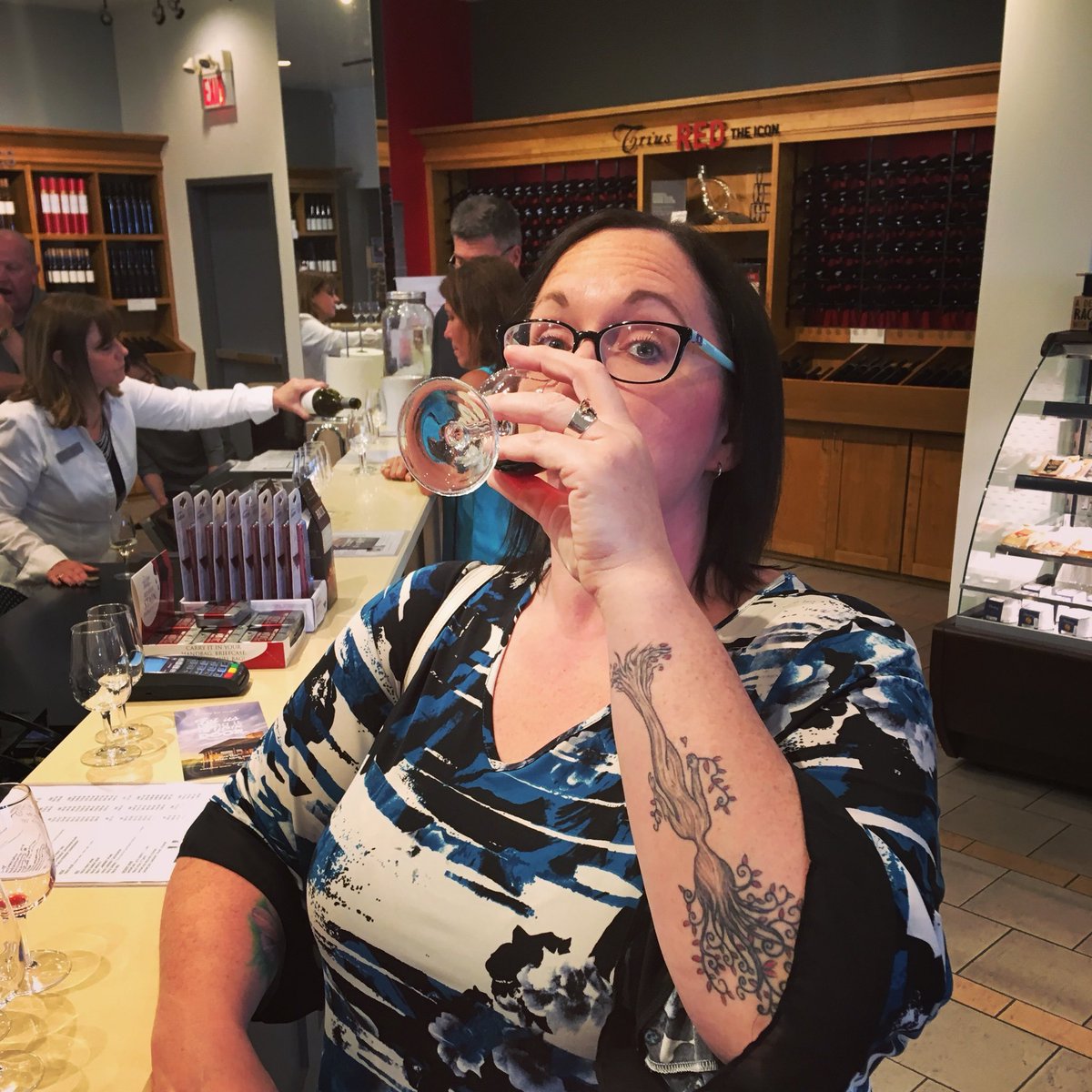 XtinaJones's tweet photo. It’s like the mothership is calling me home ❤️🍷❤️ #winecountry #winetour #niagaraonthelake #VQAOntario #vacation #supportingthelocaleconomy https://t.co/e1YZ8gfktp