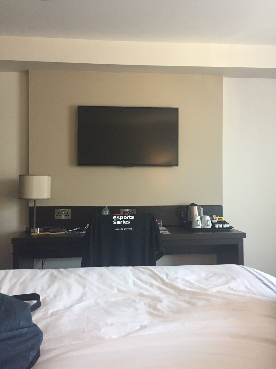 The day started on the grid and ends in my hotel room. I feel like I didn‘t really perform on my peak today but I am looking forward to tomorrow and will give it all I‘ve got 🏁🏎