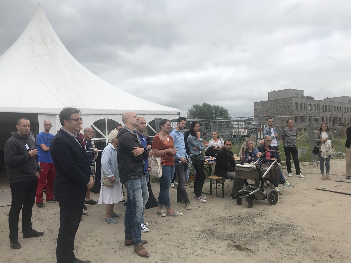 TheodorKoenen's tweet photo. Officiële handeling 15 woningen door Wethouder Roeland van der Schaaf @gem_groningen project Stadswerf van @bpd_nl_nom in samenwerking met Esprit Planontwikkeling. Gebouwd door Bouwbedrijf Kooi uit Appingedam. Enthousiaste kopers op 1e ontwikkeling in stad Groningen door #BPD https://t.co/yGDDsNnY5G