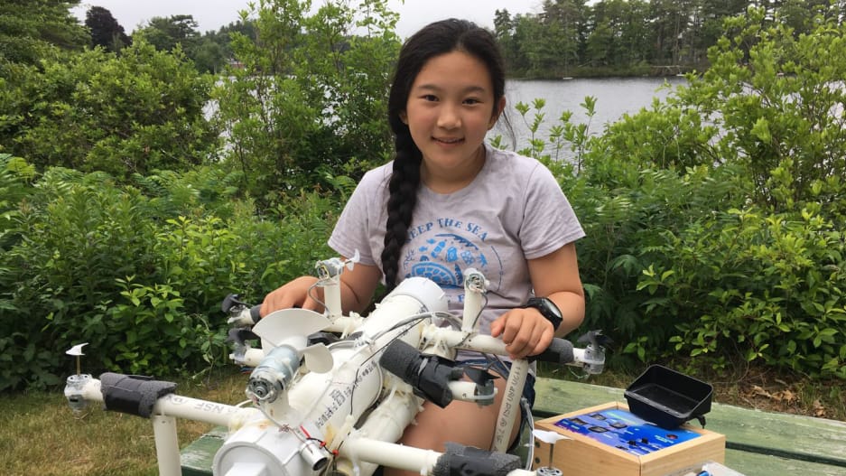 girlscouts's tweet image. 12-year old Anna engineered a robot to identify and collect plastic in the ocean—demonstrating innovation & a commitment to the environment #LikeAGirlScout bddy.me/2KxV9pP 🌏💚
