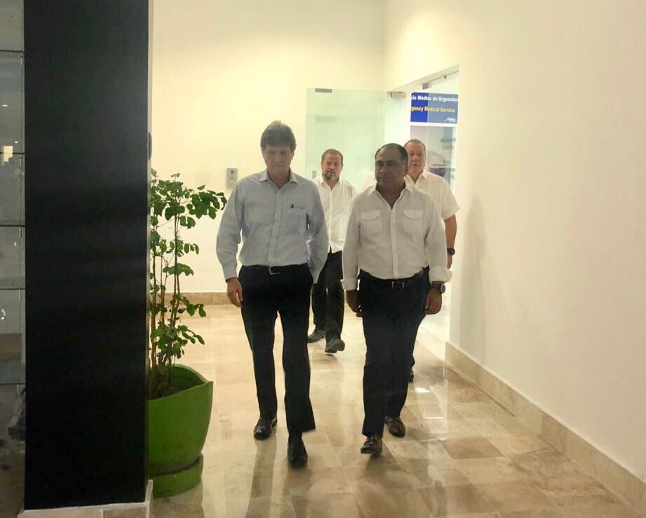 HectorAstudillo's tweet photo. Recibimos en Ixtapa-Zihuatanejo a @edelamadrid, secretario de @SECTUR_mx; con quien sostendremos agenda de trabajo por el periodo vacacional de verano. https://t.co/IE7IFzK3WN