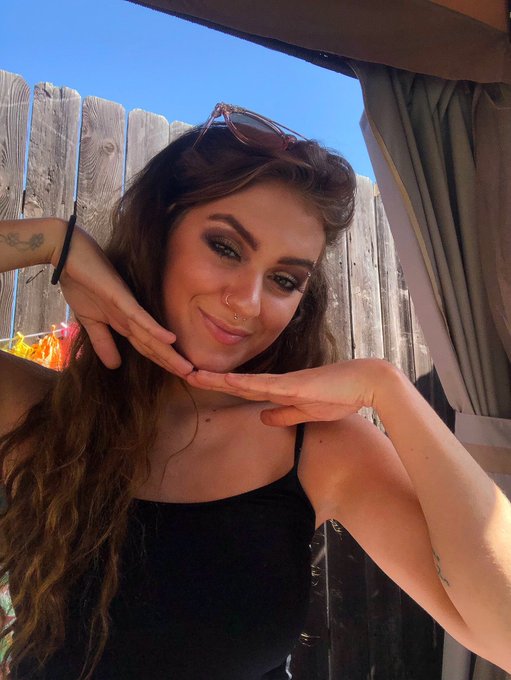 Sometimes I forget how pretty I am https://t.co/bEZntExH6X