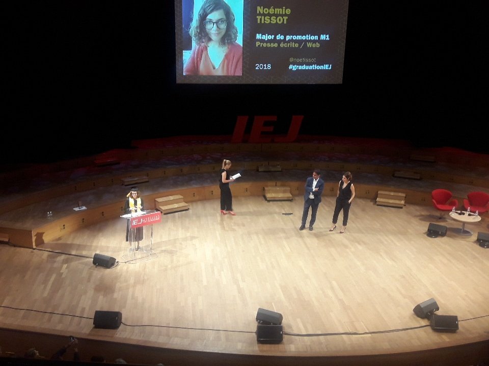 IEJ_Paris's tweet photo. Bravo à Noémie Tissot, major de promo du M1 Presse écrite/web! #GraduationIEJ https://t.co/O5LdQZQQXc