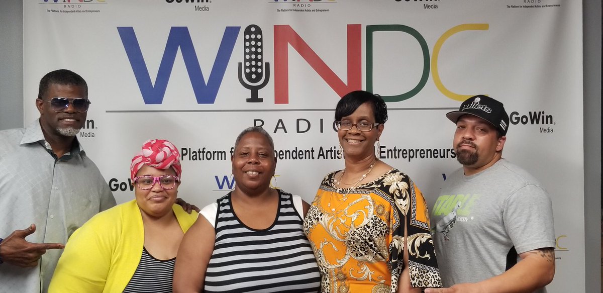 Comedy_Chapel's tweet image. This is how it goes in The Comedy Chapel! Thanks @comedybylena @missclareese LOVE U BOTH!! Mondays at 6p on @Windcradio