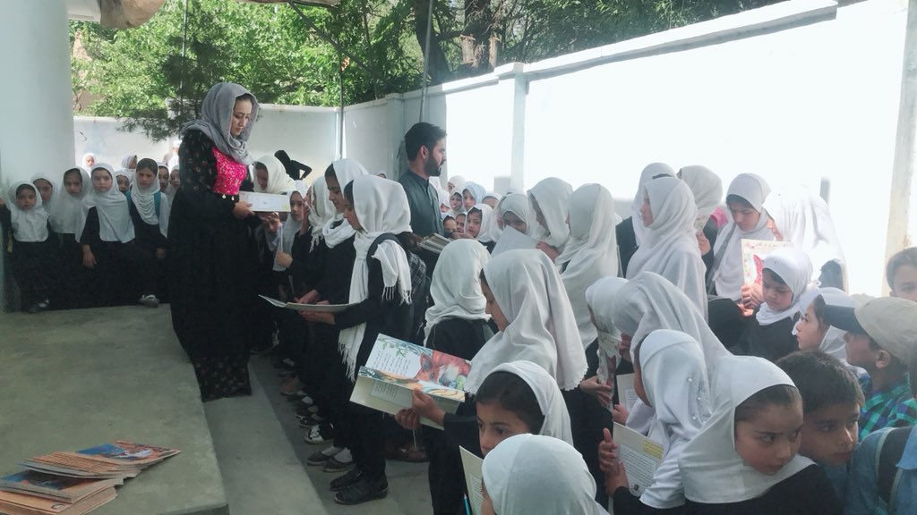 matiullahwesa's tweet photo. Today we distributed literature and stationery to children at Rakha Dist of Panjsher province and listened to the problems they have within the education system
#education #panjsher #Afghanistan #Penpath #Youth4GlobalGoals https://t.co/HUqaVn9FNj