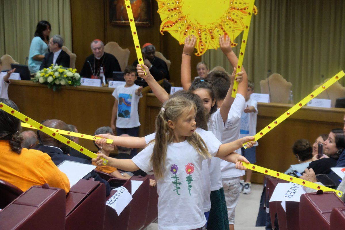 LaudatoSiMvmt's tweet image. Children's Ceremony at the @VaticanIHD's #LaudatoSi18 Conference in Rome.

These young men and women are the future of our climate movement.