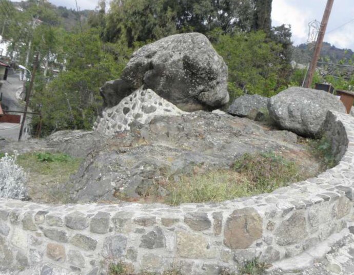 Cyprus4Holidays's tweet photo. Kakopetria, built in the Soleas valley of the Troodos mountains, is worth a visit. Stroll through the old village, visit St Nicholas Church, eat fresh trout, enjoy the views. While you’re there, check out the ‘bad rock,’ after which the village is named😎

#Cyprus #photos #travel https://t.co/i6JAIuiElH