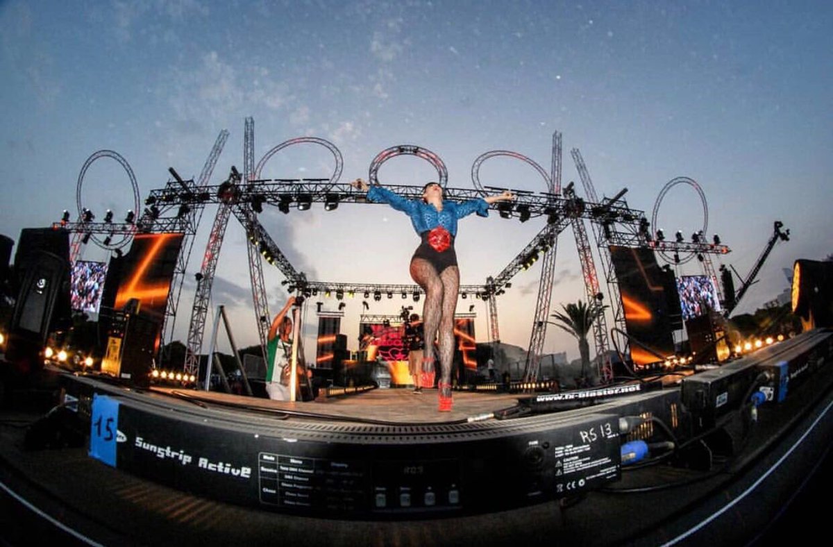 TaraMcDonaldTV's tweet photo. #tbt electrobitch 😂 @emfportbarcares 📸 by el.photograpy.m 😘 https://t.co/YEoVmPMyZS