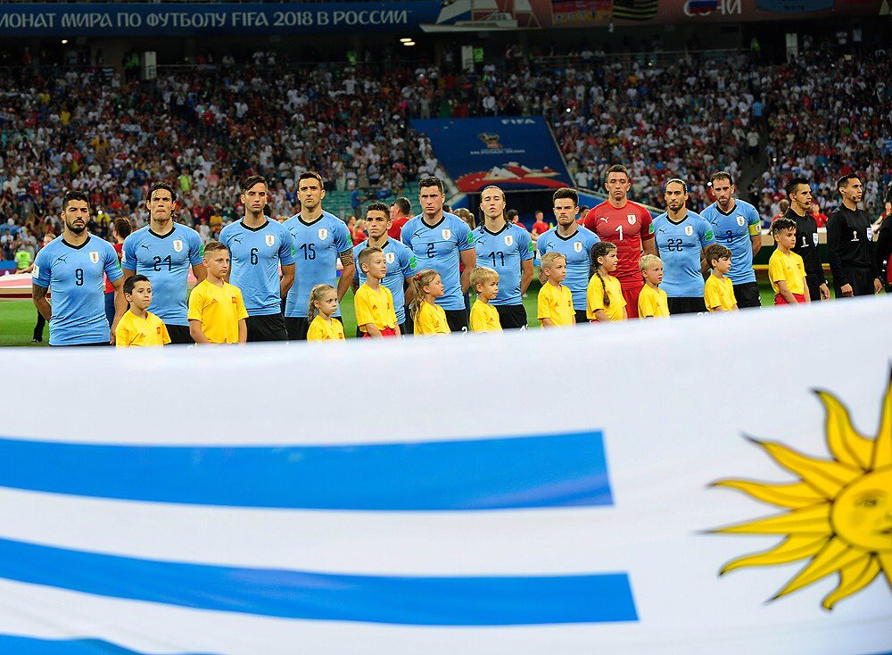 JoseMaGimenez13's tweet image. UN PAÍS, UNA BANDERA, 3 MILLONES DE ILUSIONES. Mañana todos juntos tenemos un solo objetivo... 💪💪💪💪⚽⚽⚽⚽🇺🇾🇺🇾🇺🇾🇺🇾 #ElEquipoQueNosUne #UruguayNoMa