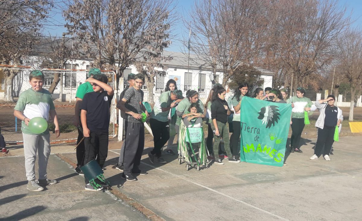 InesAliano's tweet photo. Intertribus !!!... Gran participación y disfrute de los alumnos ante la propuesta de Educación física !!! EES 7 - Warnes ,localidad rural del distrito de Bragado. https://t.co/Tyvr7hfE7y
