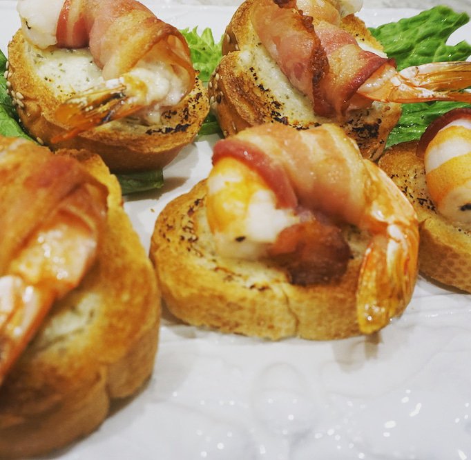 ninanolakitchen's tweet photo. Need a great #appetizer? This is it! My #Shrimp or #Oysters On #Bruschette. Everything taste good when it’s wrapped in #bacon! Go to my site to make my recipe https://t.co/X1QI61ik53  It's easy!
Photo by Blake Audibert.
@LaSeafoodBoard #OnlyLouisiana #FindYourSoul #BlueCheese https://t.co/dyhNLtQkMF