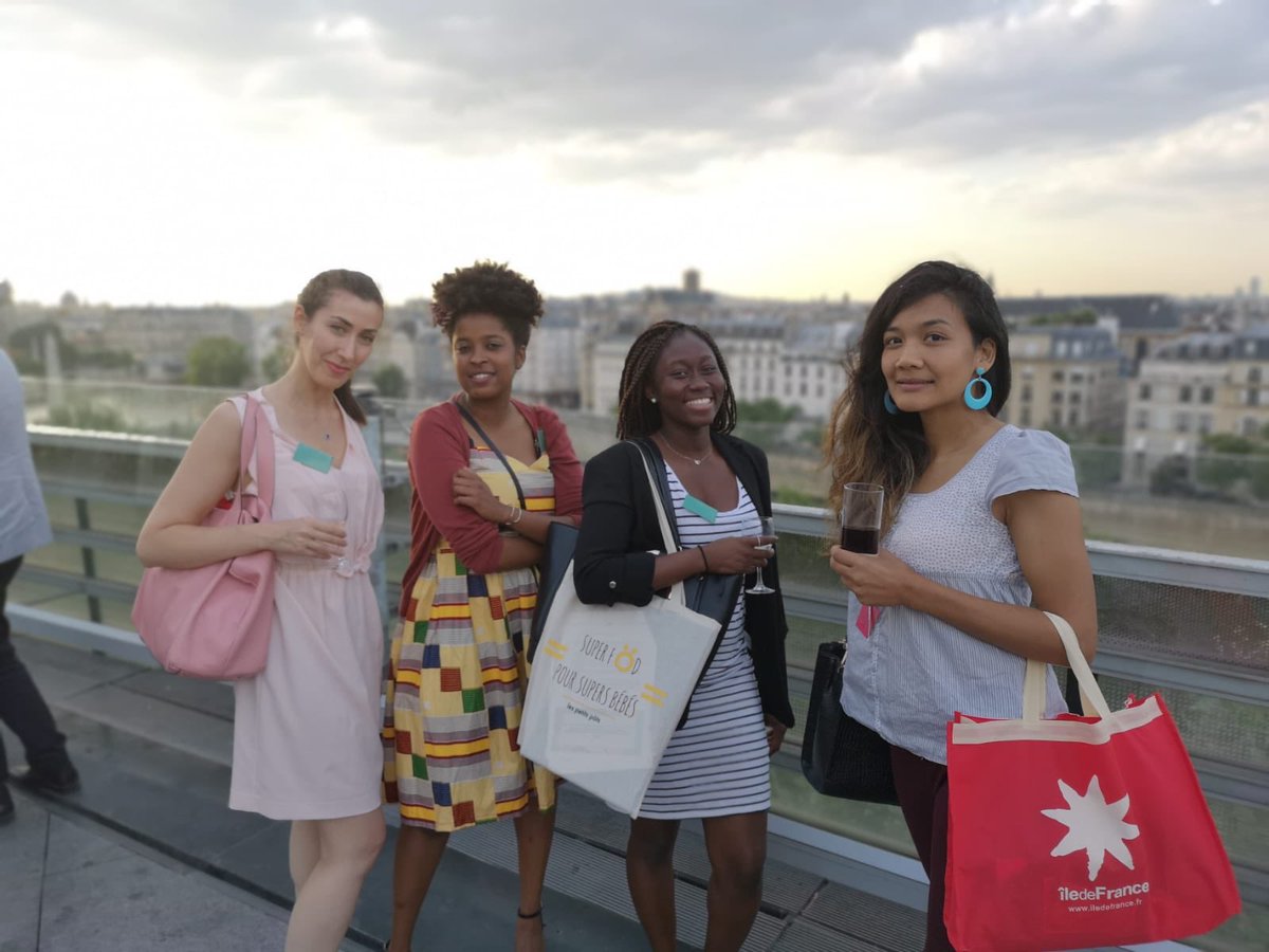 Rec_Innovation's tweet photo. Rencontre entre entrepreneurs #ConventionRECDEV au cocktail sur la terrasse de l’@imarabe @LaraFatimi #MoukdaProduction https://t.co/lz8EUChDva