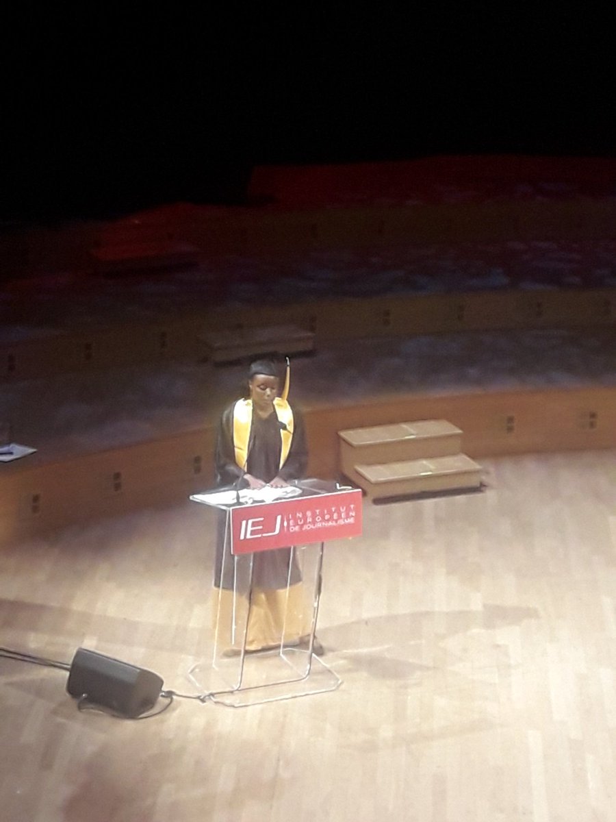 IEJ_Paris's tweet photo. Bravo à Leslie Muya, major de promo du Master de journalisme spécialité mode/beauté/lifestyle! #GraduationIEJ https://t.co/8ZLsG8R5VI