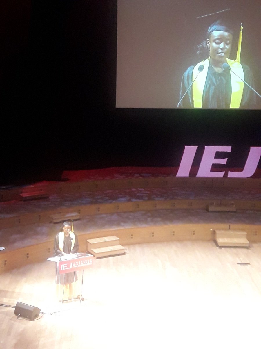 IEJ_Paris's tweet photo. Bravo à Leslie Muya, major de promo du Master de journalisme spécialité mode/beauté/lifestyle! #GraduationIEJ https://t.co/8ZLsG8R5VI