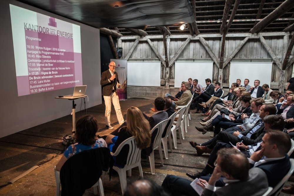 Klimaatwet en nu? #hoedan Samen aan de slag met inleidende pitches van <a href="/RijksvastgoedNL/">Rijksvastgoedbedrijf</a>, Ilya Werkhoven <a href="/NeVaPNL/">NEVAP</a>, Paula van Ginneken <a href="/Rabobank/">Rabobank</a>, Martin Mooij namens de klimaattafel + @DGBCnl en Atto Harsta <a href="/KantoorEnergie/">Kantoor Vol Energie</a> Mis het niet en kom naar kantoorvolenergie.nl/eetcafe-11-jul…