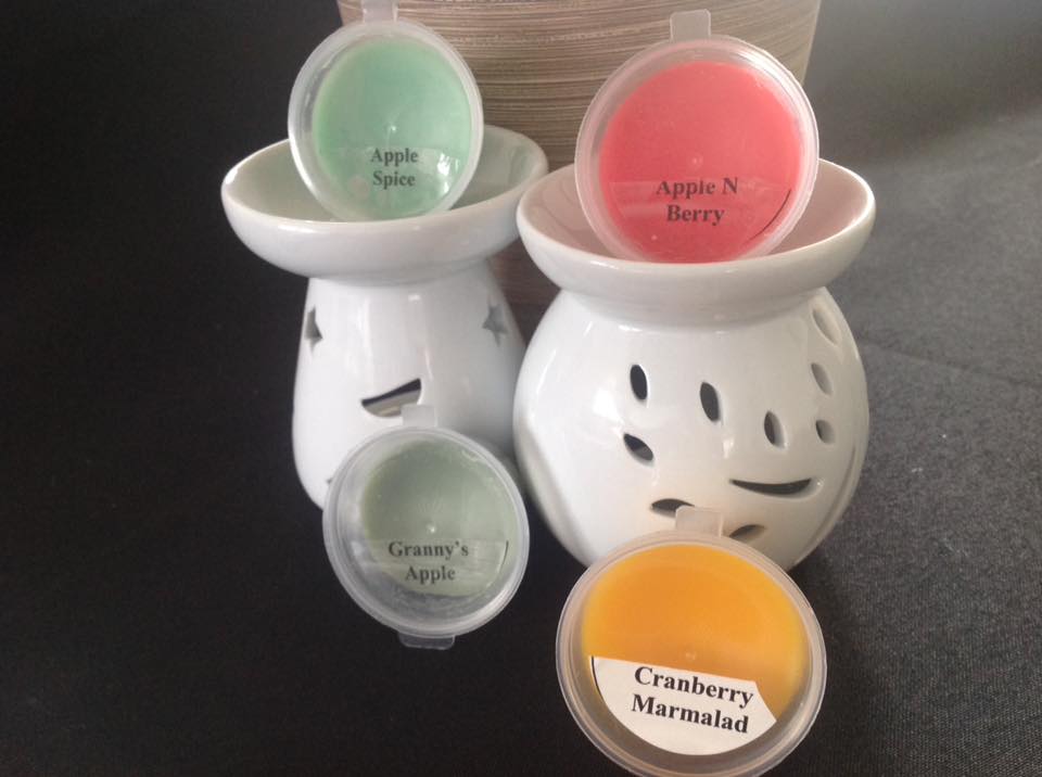 *** NEW LIMITED STOCK ***
A 4cm chunk of wax melt - These are sold in sets of 4 wax melts for £3.75 click on the photos to see the sets which are available.
4 x chunks for only £3.75 per set payment via PayPal please plus £1.95 postage.