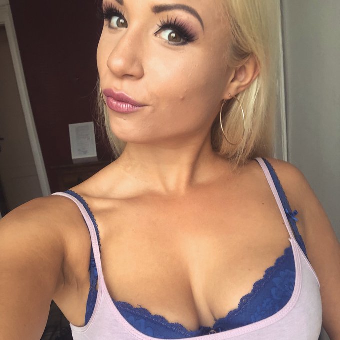 Educated in sex and not sorry for that 😉😘 Diese Farbkombination passt nicht so wirklich, aber hey meine<a href="/tag/selfie"class="tags"><span>#selfie</span></a><a href="/tag/girl"class="tags"><span>#girl</span></a><a href="/tag/makeup"class="tags"><span>#makeup</span></a><a href="/tag/sexy"class="tags"><span>#sexy</span></a><a href="/tag/sex"class="tags"><span>#sex</span></a><a href="/tag/porn"class="tags"><span>#porn</span></a><a href="/tag/kiss"class="tags"><span>#kiss</span></a><a href="/tag/gold"class="tags"><span>#gold</span></a>