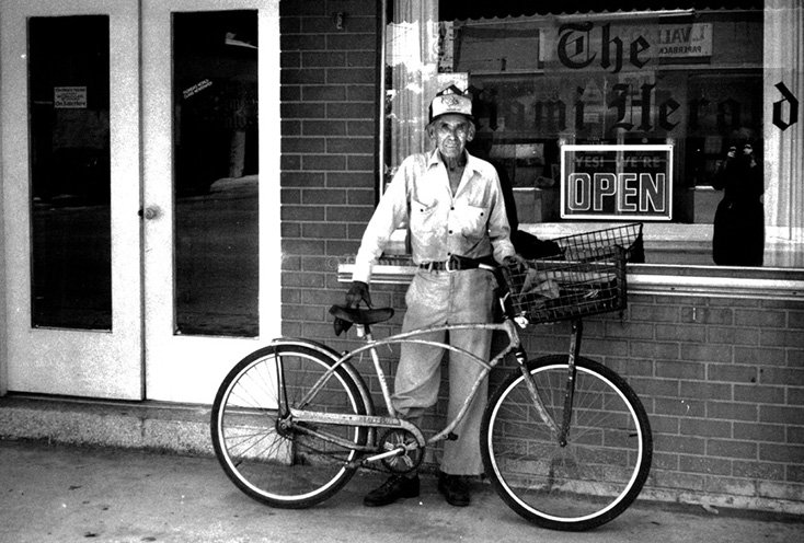 eatonbikes's tweet photo. Throwback to 1984, in front of Key West's Miami Herald office.
https://t.co/PhnX2Zj2mK #BicycleRental #BicycleRepair #BicycleRetail #JustBike #NeedAGoodRide #FloridaKeys #KeyWest #TBT https://t.co/2qY5dfjCSY