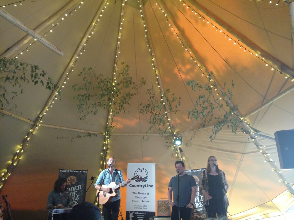 cadman1982's tweet image. #undertheappletree