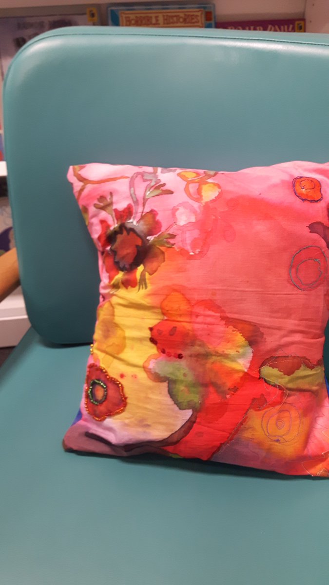 StreetFodder's tweet photo. Comfy cushions made by our year 10 #craft group https://t.co/glS1sCfRXd