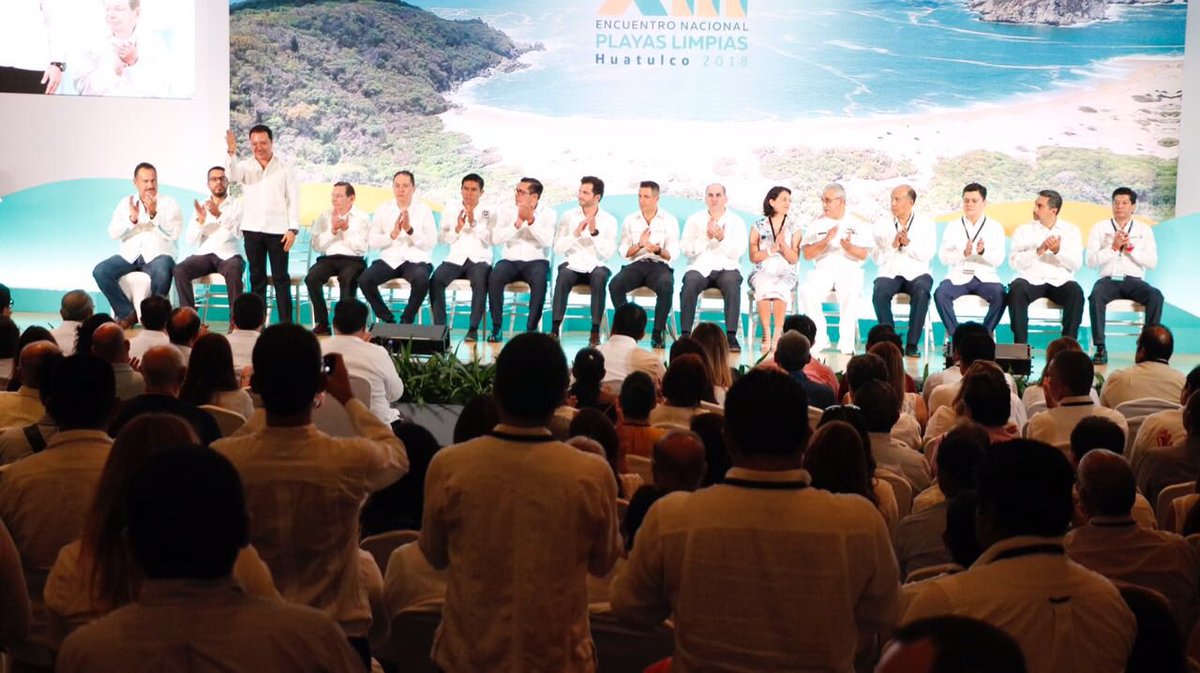 Benjamin_Hdez_'s tweet photo. El Gobernador @alejandromurat inauguró el Encuentro Nacional de Playas Limpias Huatulco 2018, organizado por la @CEA_GobOax y cuyo objetivo es analizar los estándares de calidad y conservación de las playas mexicanas que permitan alcanzar certificaciones internacionales https://t.co/Nk8qBFPHCl
