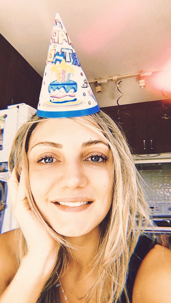 HannahLevien's tweet photo. Thank u for all the #bday LOVING!!! Sending golden, magical vibes to all! #bigkid https://t.co/jYoSm8Yv8E