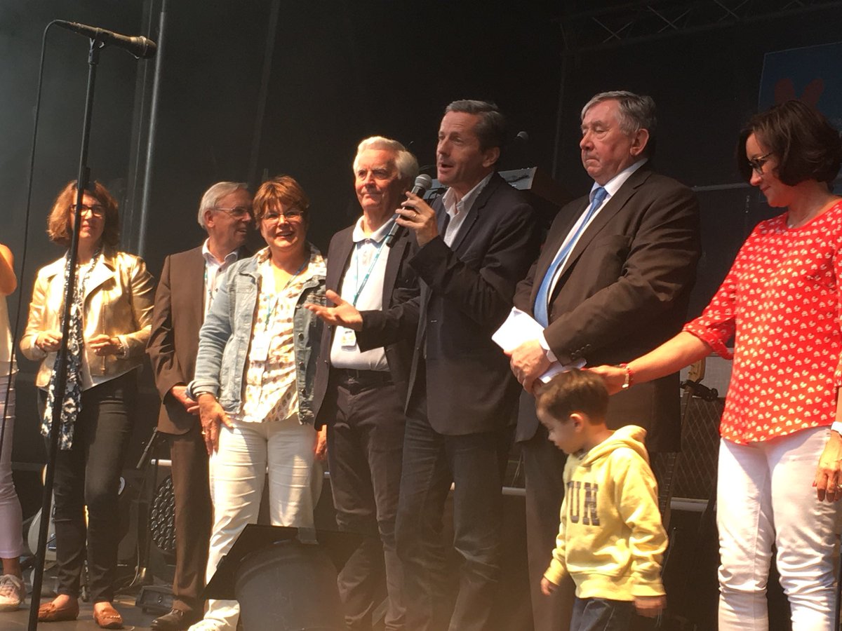 unionvienne's tweet photo. Lancement des @LHV86 à @Chatellerault86 avec @BBBrunes festival ouvert par @brunobelin @AlainFouche et @jpabelin maire de #Châtellerault avec @moreaupascale1 @DaugeValerie @AlainPichon86 @afbourat & #HColin conseillers départementaux du #châtelleraudais https://t.co/33FeL4kvuc