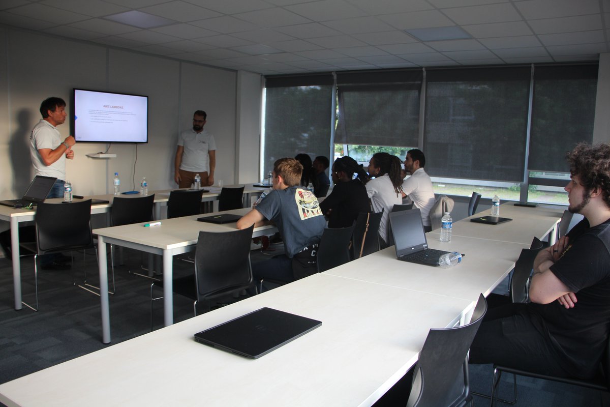 drira_emna's tweet image. #SQLIouvresesportes #Conférences #Ateliers la deuxième mi-temps est lancée ! Conférence Plateforme #IntégrationContinue et Atelier découverte #Cloud d’#Amazon #Lambdas se déroulent maintenant !  @SQLI_FR @SQLI_recrute