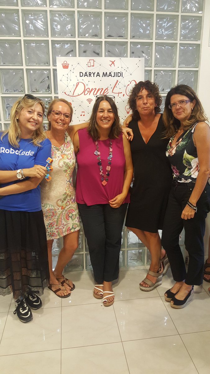 pupilli_paola's tweet image. #CodingGirls @fmdigitale #Livorno Le donne si incontrano per creare, educare, fare community a casa di Gloria Zanichelli #coding #roboticaeducativa #robocode