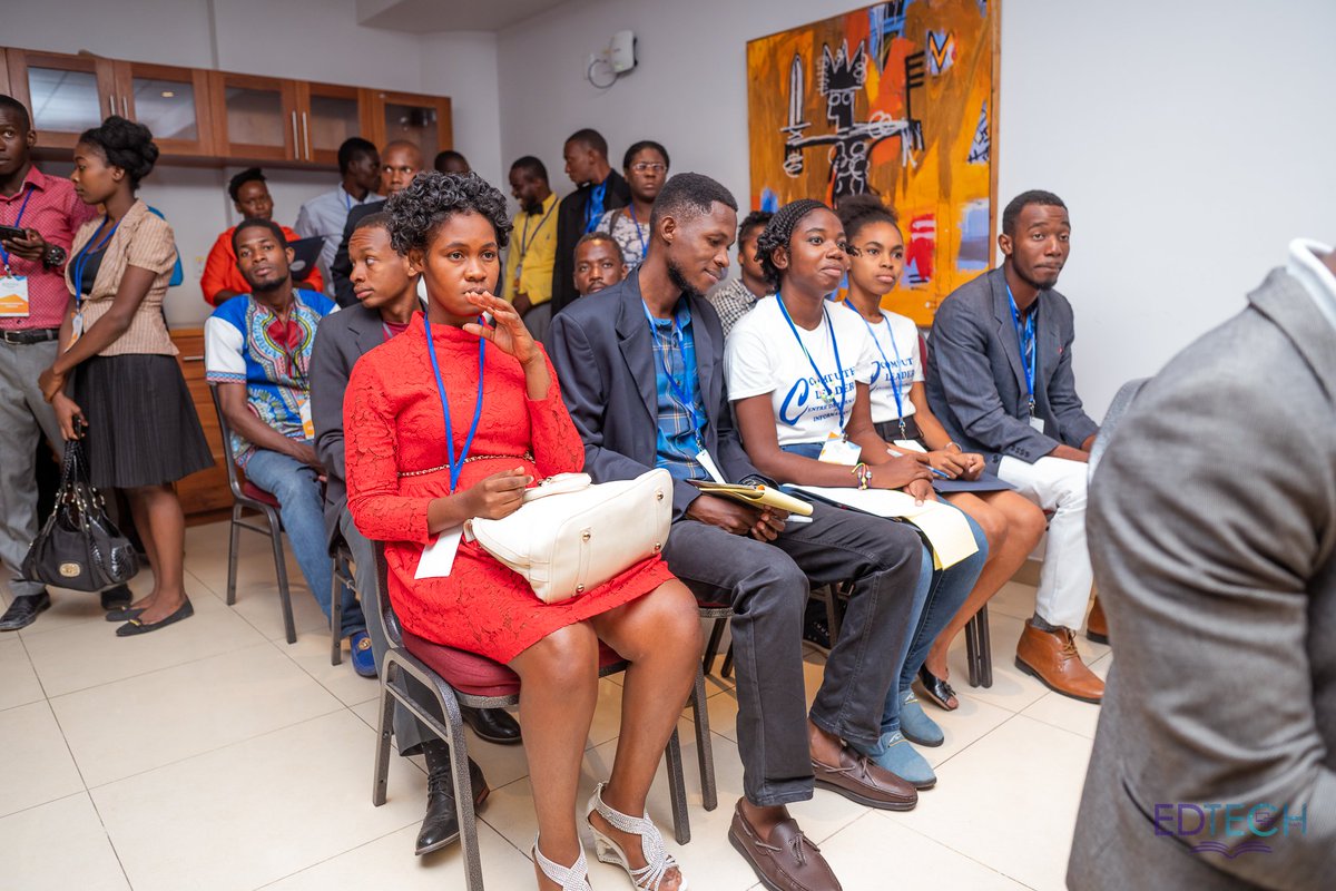 ed_haiti's tweet photo. Ou tande pale de opòtinite pou wal etidye USA? Ou ta renmen Konnen ki bous ki disponib e kijan pouw applike? Nou fasilite moun aprann nan Ed-Tech Summit e siw avek nou, pa ezite suiv atelye fòmasyon yo! #EdTechHaiti2018 #EdTechHaitiSummit #EducationalTechnology @USEmbassyHaiti https://t.co/uBhjH049YK