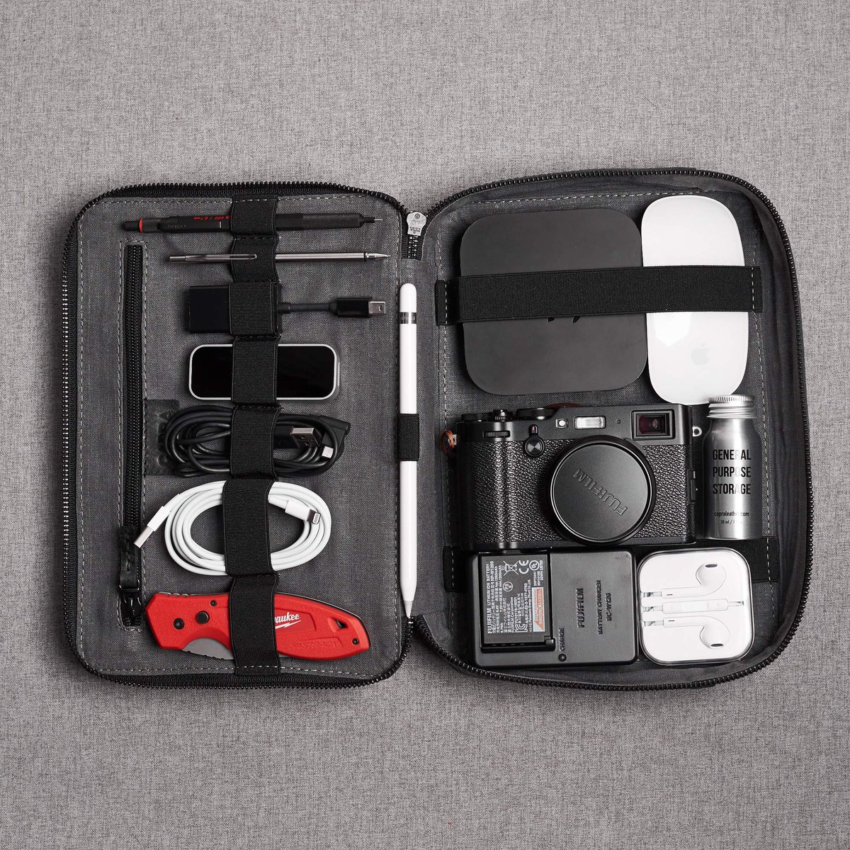 This gadget travel bag from <a href="/CapraLeather/">Capra Leather</a> is the perfect on-the-move companion to keep you organized and sane + stylish. Details: ow.ly/nCcG30kOSV5