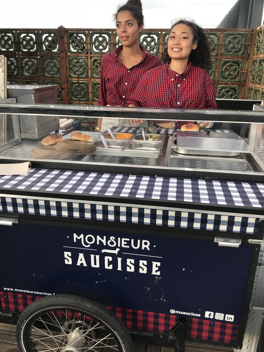 Ce soir #happyHour 🥂😎🍻🎼🎷sur le #rooftop de et avec les équipes <a href="/mediaplusfr/">Mediaplus France</a> un avant goût de vacances ☀️😎🌴@bertrandbix <a href="/m6publicite/">M6 Publicité</a> <a href="/M6Groupe/">Groupe M6</a>