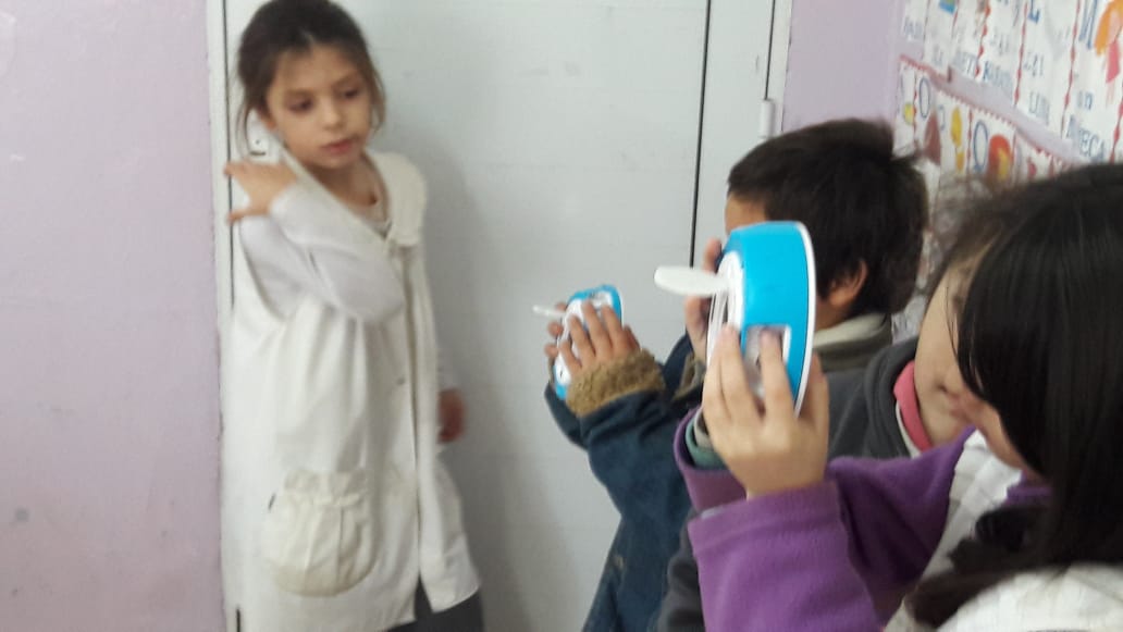 DTEReg15's tweet photo. Hoy estuvimos en la EP 14 de Bragado donde los chicos de 2do año estuvieron aprendiendo a tomar medidas con herramientas analógicas y digitales! Uso de LABDISC en el aula! #AprenderConectados @BAConectados @BAeducacion https://t.co/LShS3Jzhek