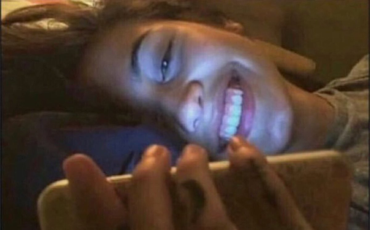 لما اقعد من النوم واشوف واصلني مسج من الشخص الصح: