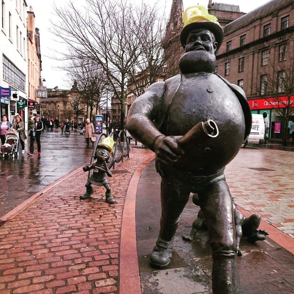 Our co-fundraisers Desperate Dan and Minnie the Minx! #ThrowbackThursday #tonymorrow #dundee #mariecurie #charity