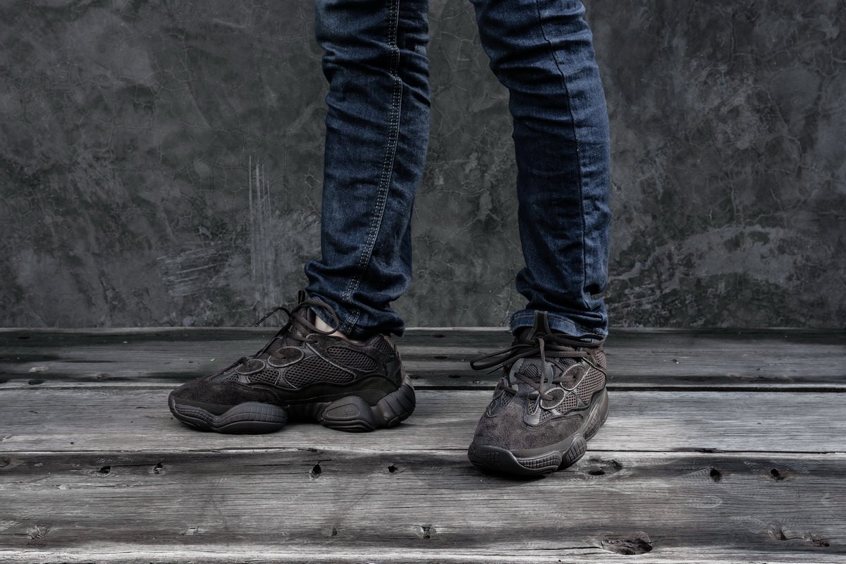 yeezy triple black 500