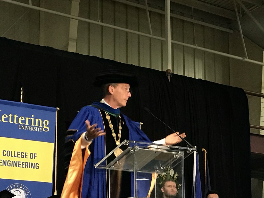 KetteringU's tweet photo. "Everything you do here, every course, every activity, every conversation at a place so rich in brainpower, history and spirit, can be a chance for that transformation." - @KetteringPres Dr. Robert K. McMahan #KetteringMoveIn https://t.co/vRJ1yakS4Q