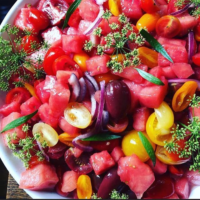 We’ve got a roundup of salads with summer fruit you need to make right now including this watermelon+tomato salad recipe from @southernsmokebbqofnc ift.tt/2zdMUtS
