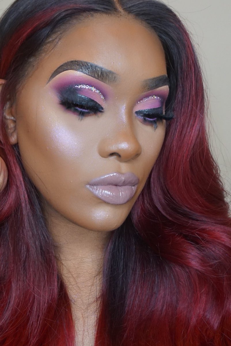 How close is too close? ๐
@ABHcosmetics @norvina1
-Dream glow kit
-Dipbrow in ebony
-Grim liquid lipstick with a clear gloss
@hudabeauty
-Blondie Powder
-Rose gold remastered palette
@jackieaina @TooFaced
-Spiced Rum foundation