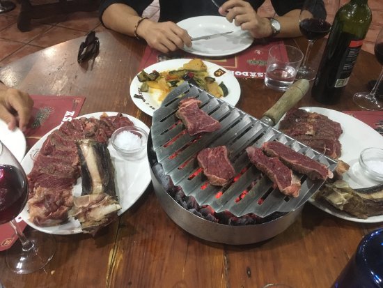 junglaradiovlc's tweet photo. Mañana #viernes callejeamos por #Manises y por el @ASADOR7DEJULIO de la mano de su #cocinero que están de #Aniversario . Um, qué hambre!!!! 12 h., en @Radio4Gvalencia con Pepe Torrijos e @IsabelDauden NUEVO DIAL 101.9 FM https://t.co/lJQARiEUZb