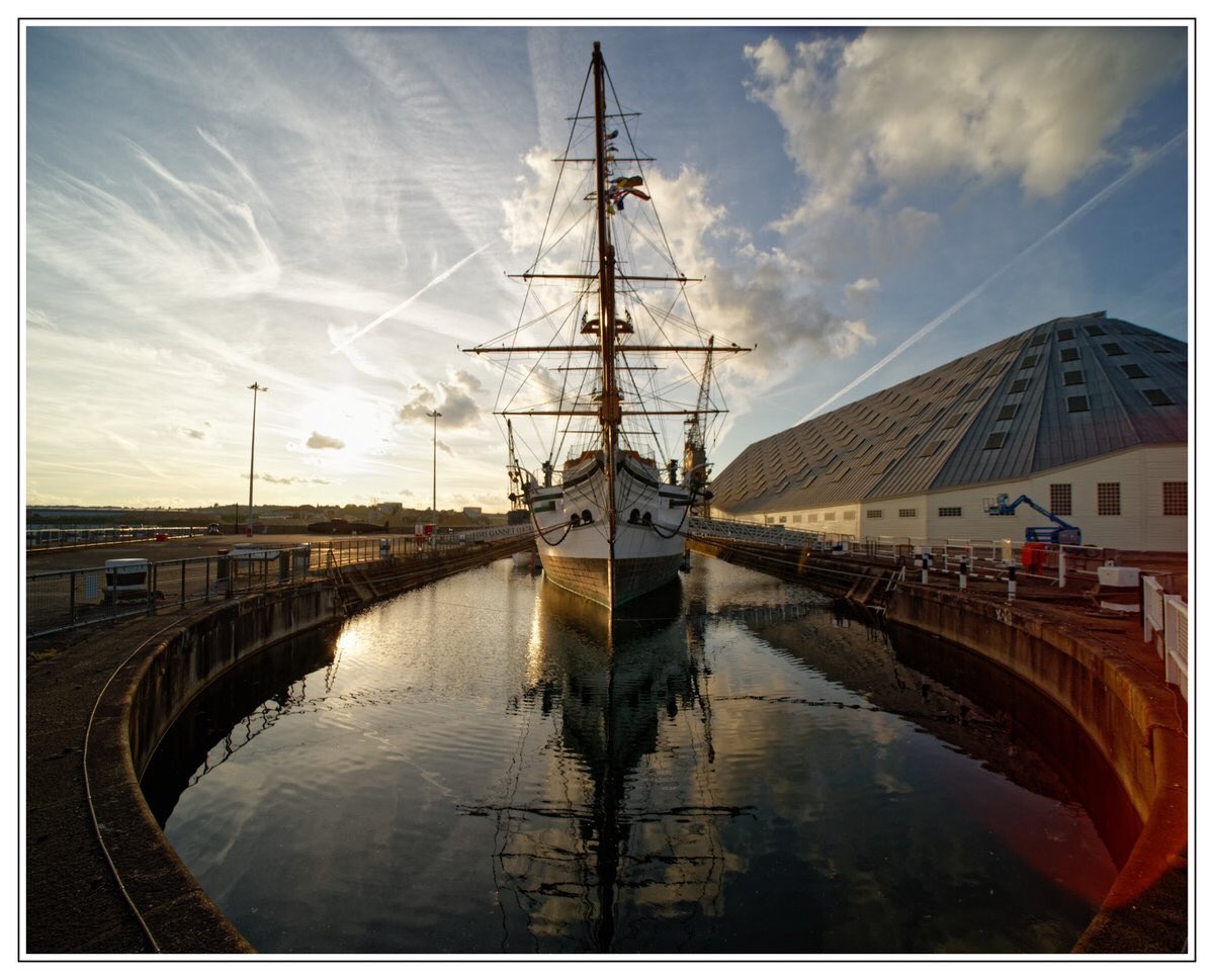 bexComms's tweet photo. LinkedIn in has been updated so it only feels right to share on here too, I have had a little promotion to Marketing manager at The Dockyard... role on one of our busiest summers ever! 🎉🙌🏻 #festival400 https://t.co/q4jDB3QMGO