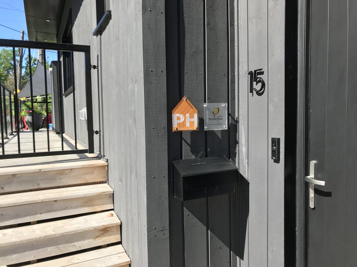 Chris Straka tweet media