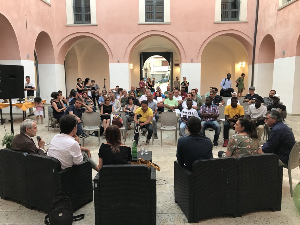 A #Cerignola, uno dei comuni agricoli più grandi d’Italia, patria di Giuseppe Di Vittorio, abbiamo avviato il progetto “IN CAMPO! Senza caporale”, la risposta che vogliamo dare al fenomeno del #caporalato. Grazie alla comunità per il sincero abbraccio di questa sera!