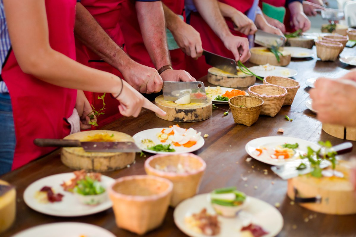 intrepicure's tweet photo. Check out our pre-launch campaign. Sign up and you could win a free cooking class! https://t.co/XbLClfBgkt

#lookbookbook #cooking #launch #free https://t.co/vxcG5j96X3