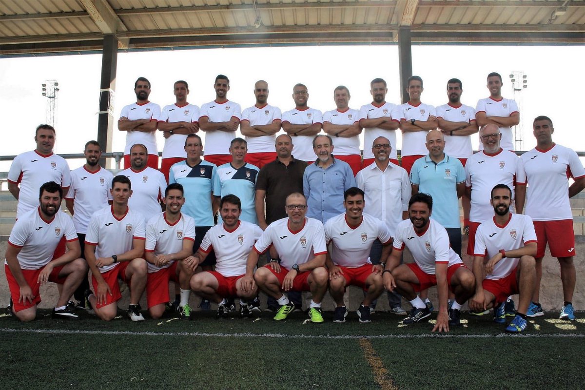 RFFM (@rffm_oficial) on Twitter photo El Presidente <a href="/PacoDiezRFFM/">Paco Díez</a> ha visitado el Curso Federativo de Entrenador Nacional en el polideportivo Juan de la Cierva, acompañado por los concejales del <a href="/aytogetafe/">Ayuntamiento Getafe</a> de Deporte y Mantenimiento, <a href="/AngelMuoz29/">Angel Muñoz</a> y Francisco Javier Santos. Alumnos incluso llegados de EEUU 🇺🇸 El Presidente <a href="/PacoDiezRFFM/">Paco Díez</a> ha visitado el Curso Federativo de Entrenador Nacional en el polideportivo Juan de la Cierva, acompañado por los concejales del <a href="/aytogetafe/">Ayuntamiento Getafe</a> de Deporte y Mantenimiento, <a href="/AngelMuoz29/">Angel Muñoz</a> y Francisco Javier Santos. Alumnos incluso llegados de EEUU 🇺🇸