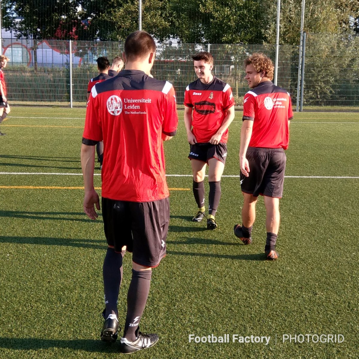 LVV_FF's tweet photo. .@voetbalinleiden #Fotoshoot .@USCLeiden .@UniLeiden .@LVV_FF .@hvvFootballFact ory #China in progress #FootballFactoryGoesChina #studenteninchina #studenten uit #Leiden en #DenHaag naar #Wuhan #China... 6 dagen nog voor kick off #Weuft #tournament https://t.co/TQsfTW14HJ
