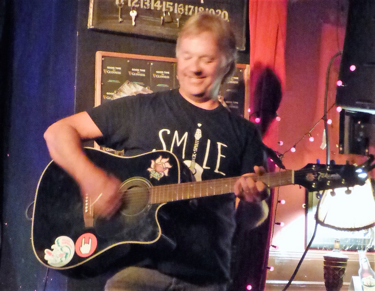 apprenticesdau1's tweet photo. @DonegalHour Doing great thanks 🙂 we played a #gig in #Lahinch during the week so here are some of the #photos if you'd like to take a look 😎 #unsignedHour #IrishMusicParty #DonegalHour https://t.co/hxGVpauYUH