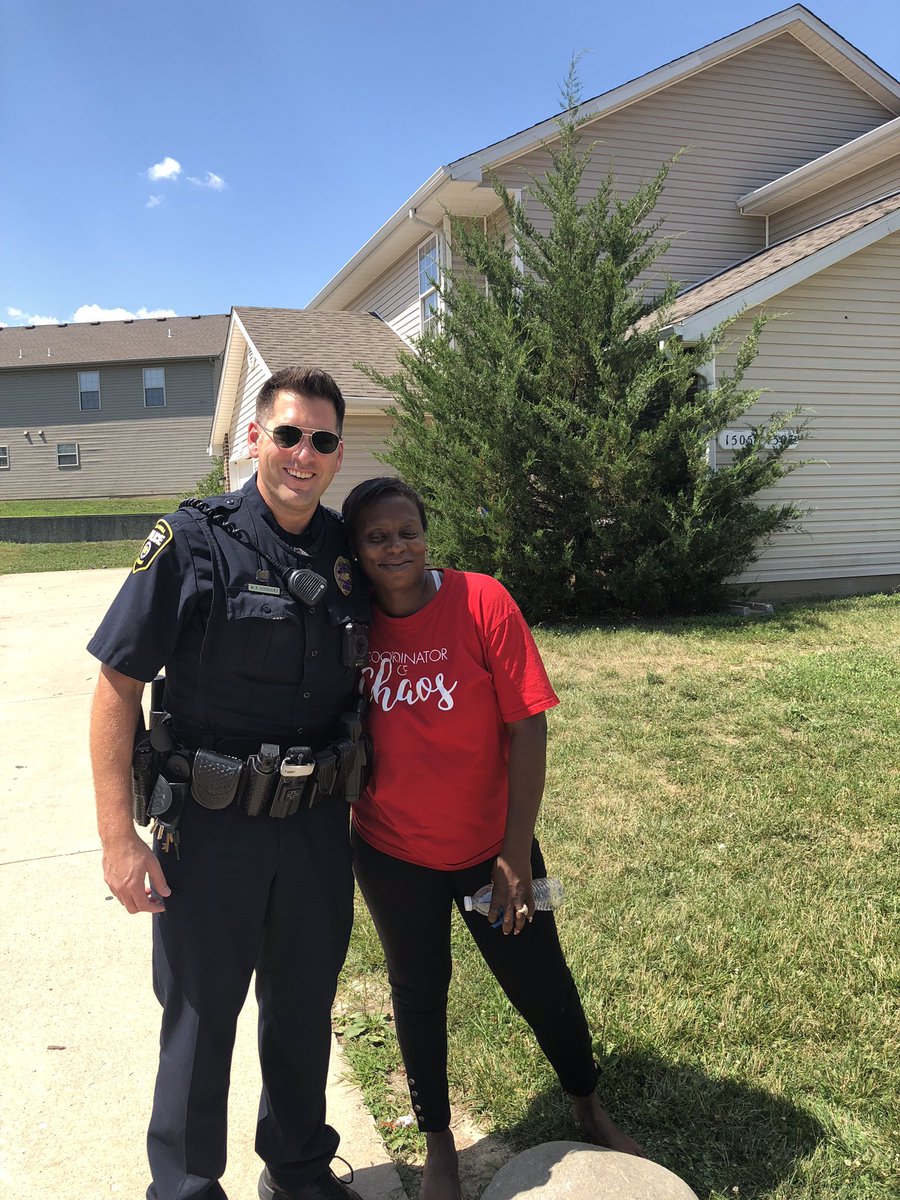 Not just the "police", but a neighbor down the street. #neighbor #policeoutreach <a href="/ColumbiaPD/">ColumbiaPD</a>