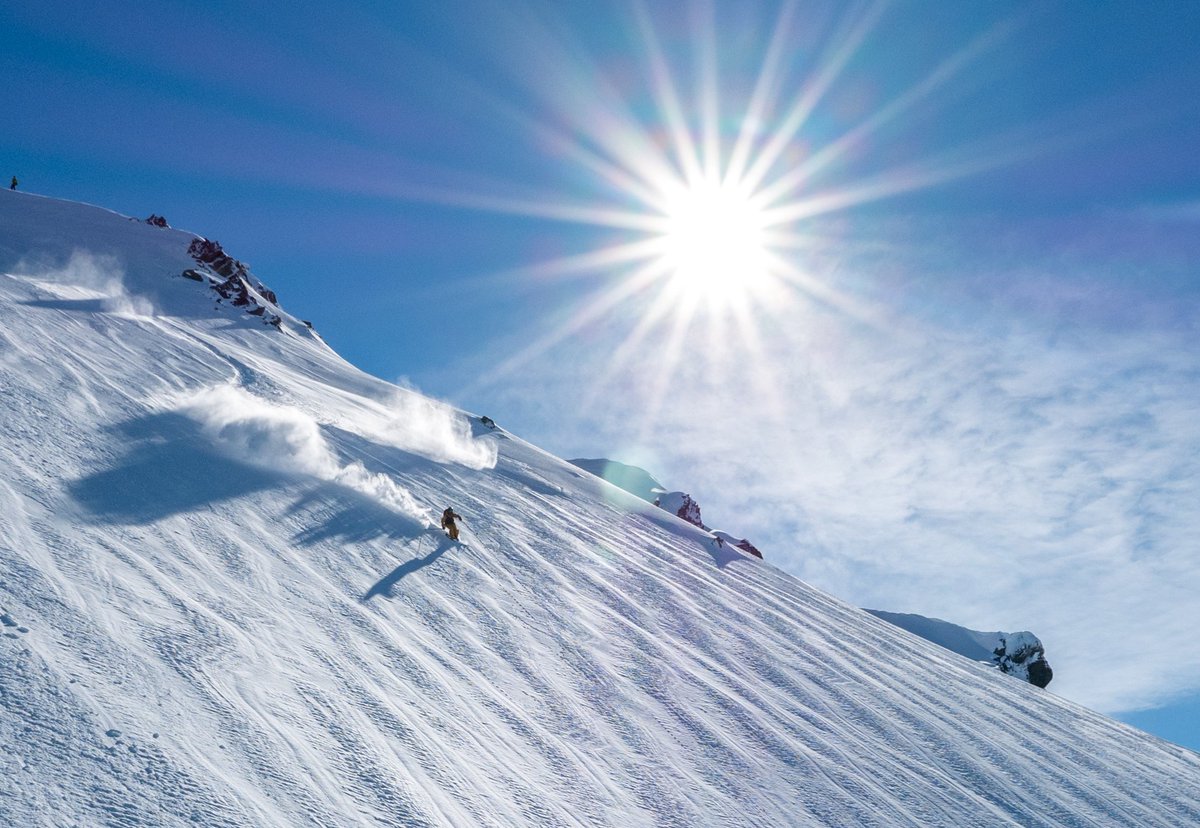 Pete Oswald shredding @mtdobsonski - we are voting for a day like this today 🙋🏼‍♀🙋🏽‍♂ #nzsnowtours