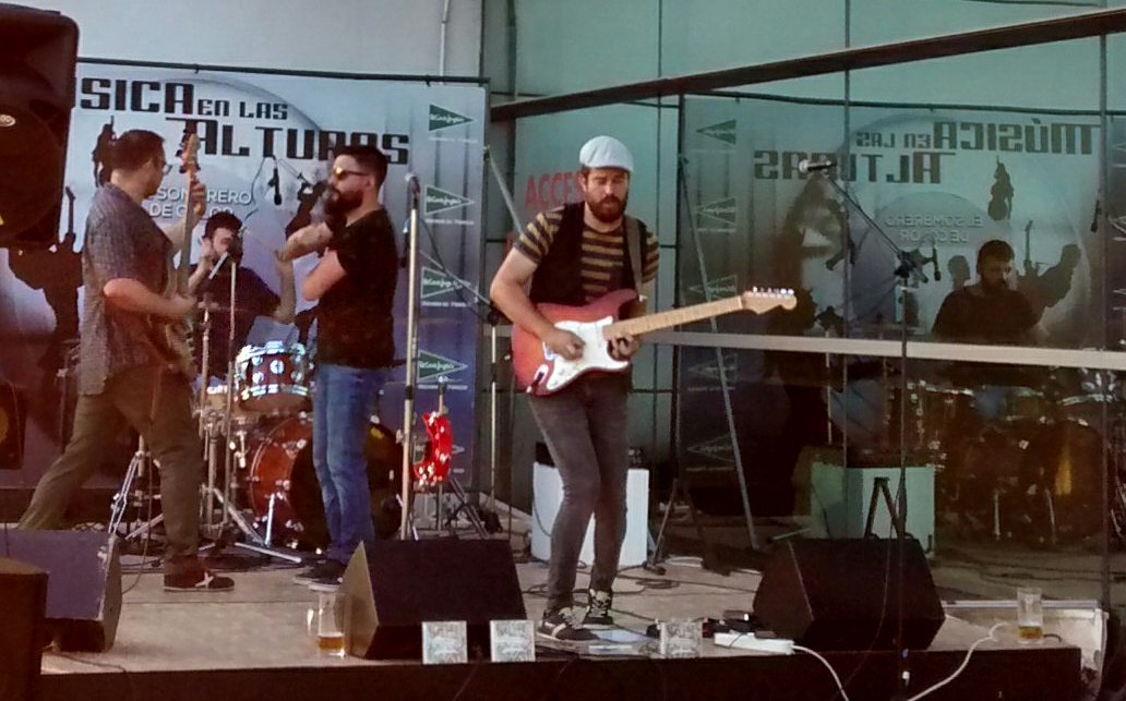 ana_ferrus's tweet photo. Todo un descubrimiento, hoy, en #LasAlturas de @elcorteingles con @sombrerodecolor 
#VivaLaMúsica
#TodoUnAñoBailando https://t.co/L7oXwuHJz4